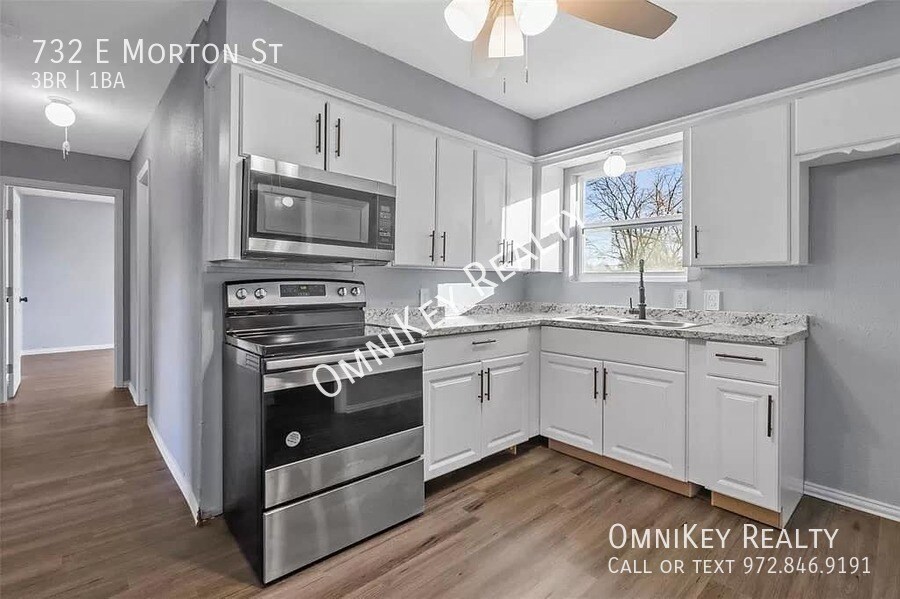 Primary Photo - 732 E Morton St
