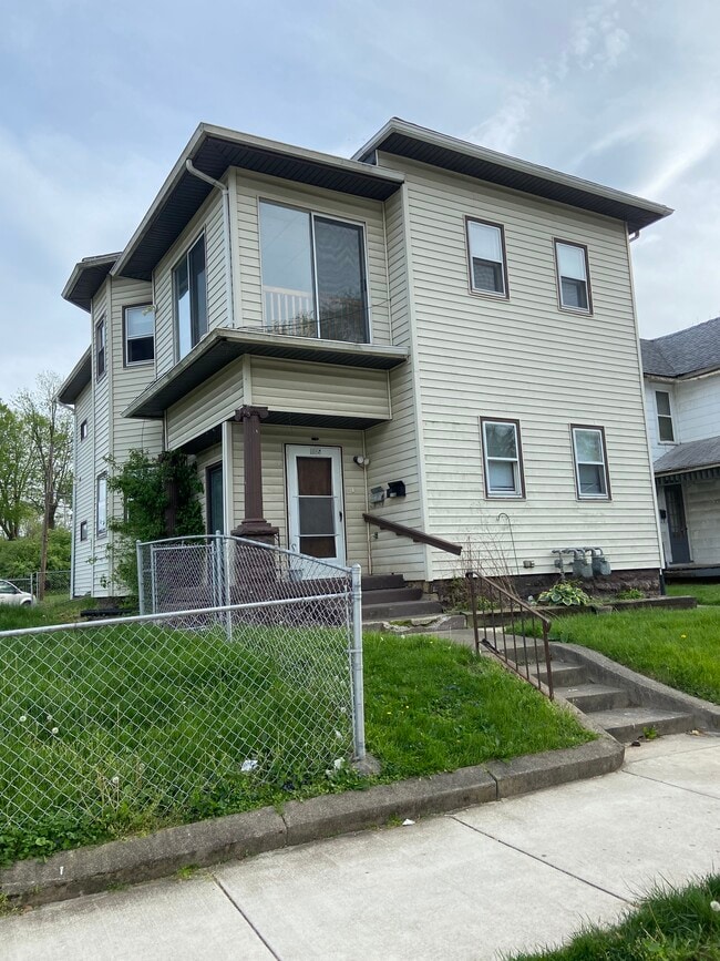 Building Photo - 1105 W High St