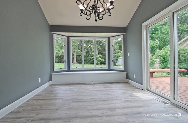 Building Photo - 304 Hazelwood Dr