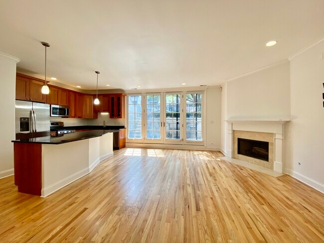 Building Photo - 3717 N Wilton Ave