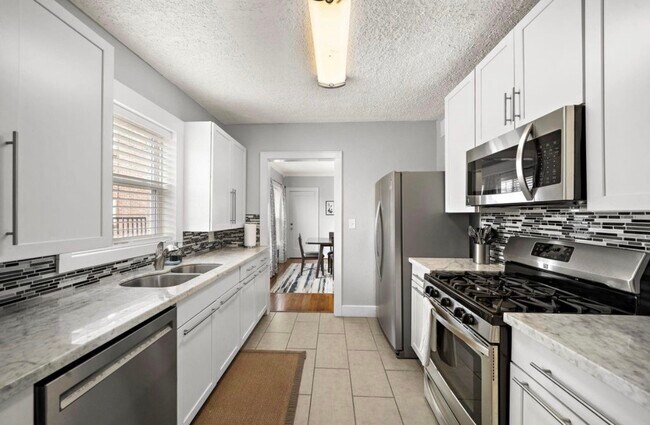 Foto del edificio - 1633 Castle Ct