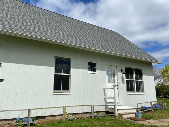 Building Photo - 33 Copse Rd