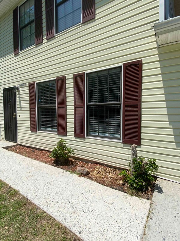 Building Photo - 2637 Lantern Ln