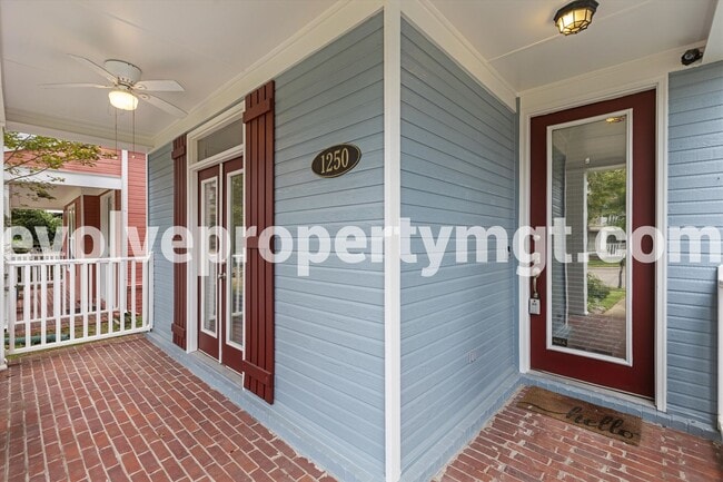 Building Photo - 1250 Island Pl E