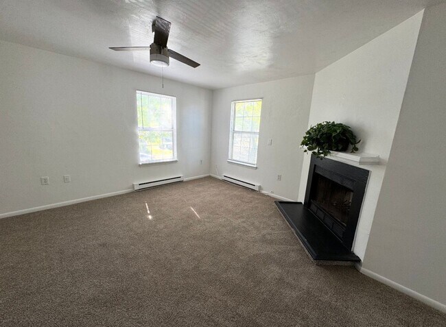 Foto del edificio - Updated 2nd Floor Duplex, blocks from beach