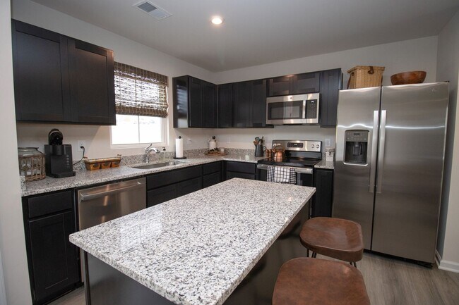 Foto del edificio - 3 Bedroom, 2.5 Bathroom - Available NOW!