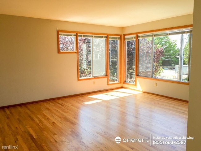 Foto del edificio - 4 br, 3 bath House - 444 7th Ave S