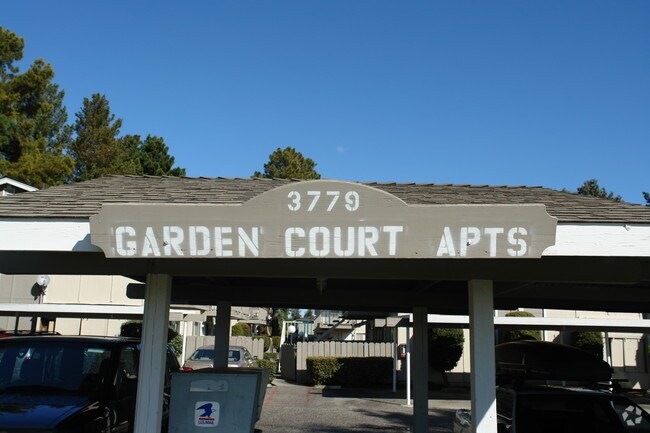 Foto del edificio - Garden Court Apartments