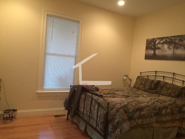 Building Photo - NEWTON 3 BED!!!!