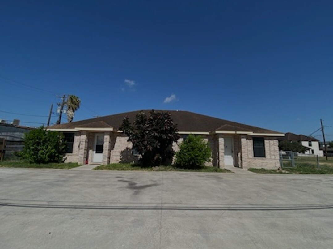 Front View - 113 N Glasscock Blvd