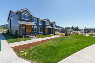 Building Photo - 4027 SW Myrtle Aly