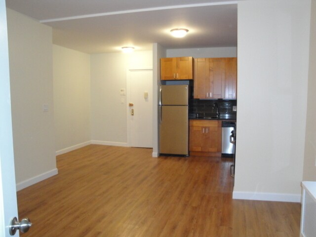Building Photo - 602 10th Ave