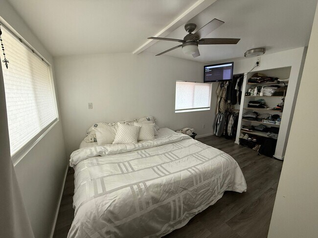 Foto del edificio - 2440 Wickstrom Pl SW