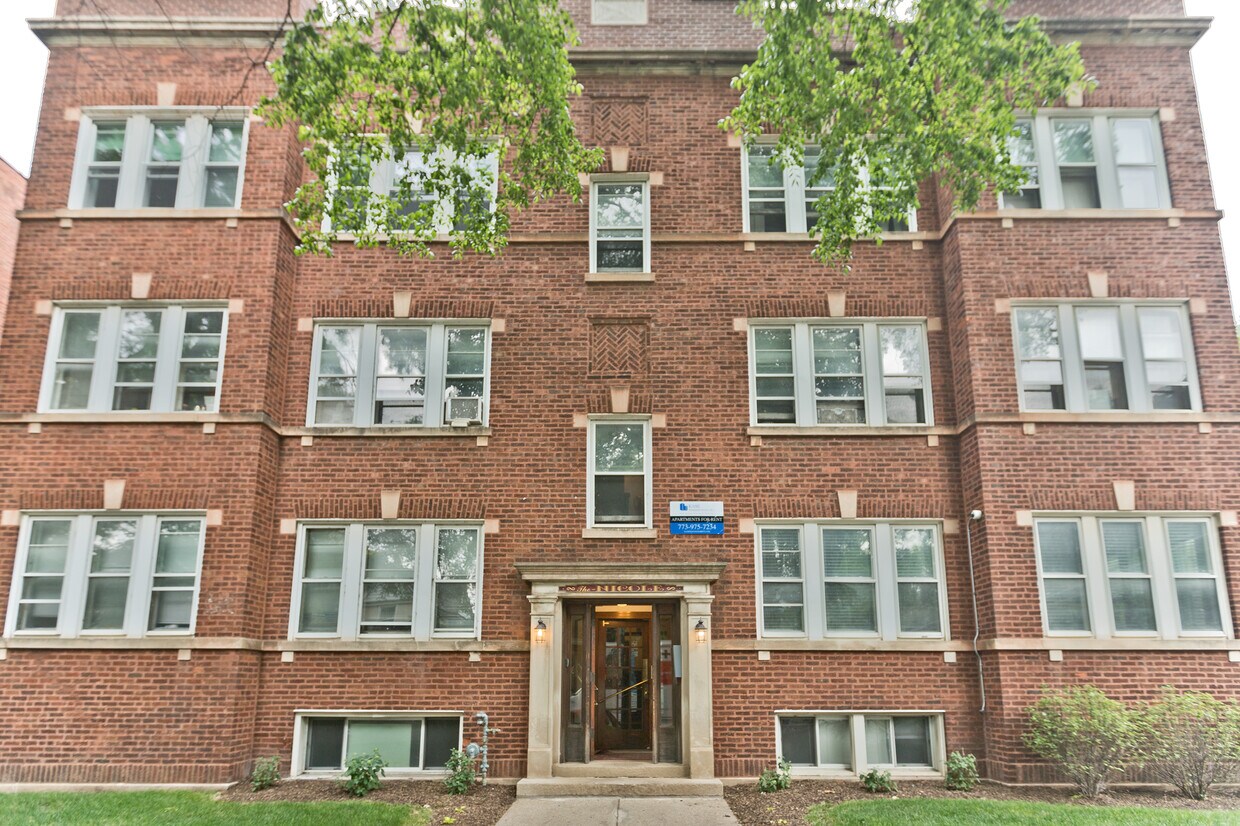 Foto principal - 1019 Dempster St