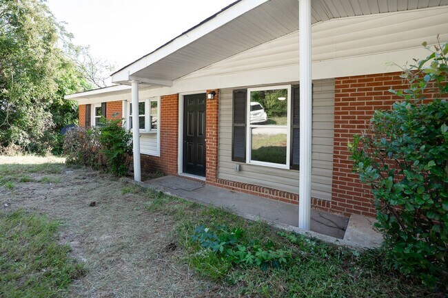Building Photo - 2432 Golden Camp Rd