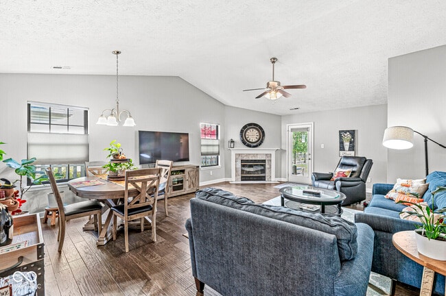 Foto del edificio - 3145 Village Park N Dr