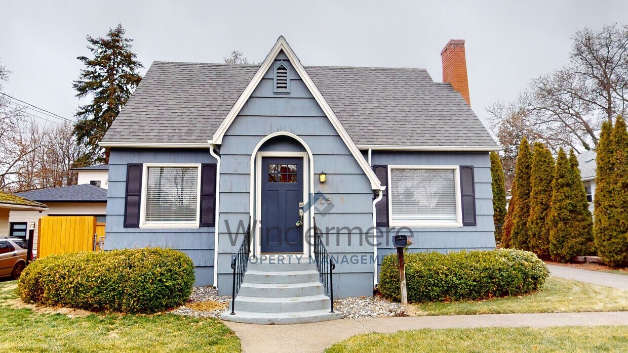 Primary Photo - 105 N. Bellevue Avenue *Updated home, Cent...
