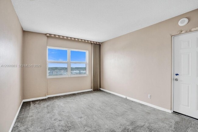 Foto del edificio - 3201 NE 14th Street Causeway