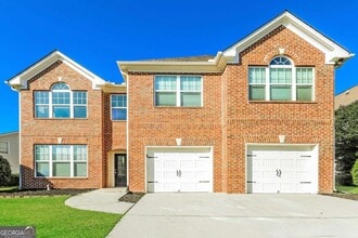 Building Photo - 5521 Village Trace