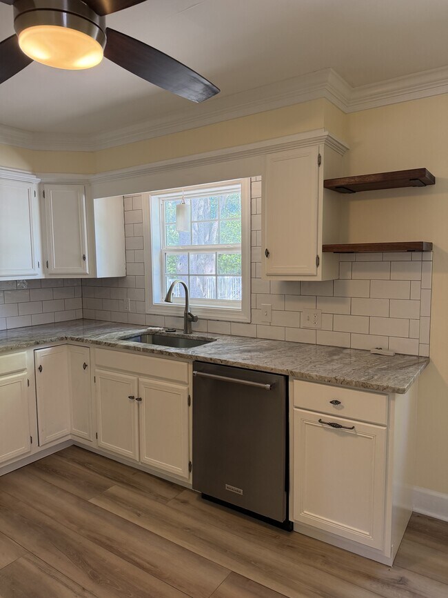 Foto del edificio - 421 Loblolly Ln