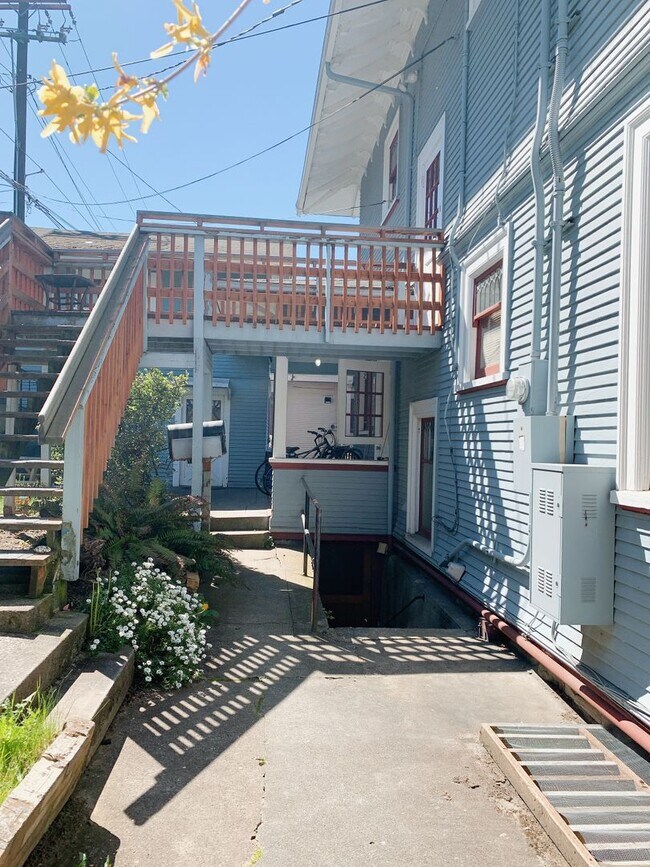 Foto del edificio - 1030 N Garden St