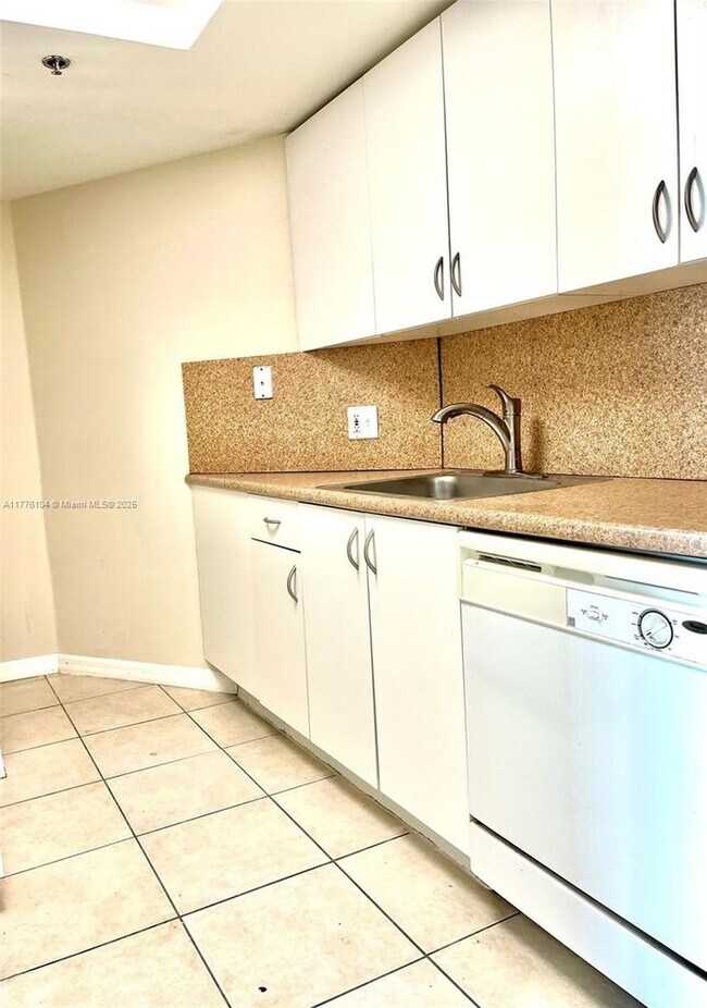 Foto del edificio - 2415 NW 16th St Rd