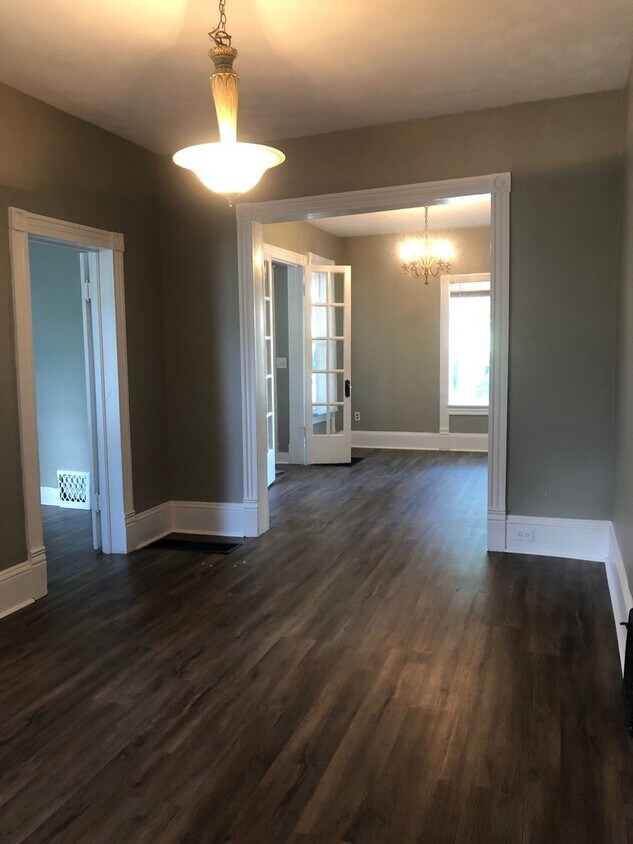 Living / Dining Area - 1006 Park St