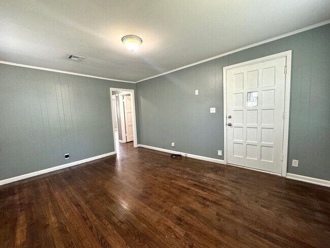 Foto del edificio - Cozy 2-bedroom 1-bathroom duplex Located i...