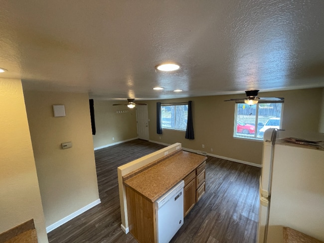 Building Photo - 1075 Winona Dr