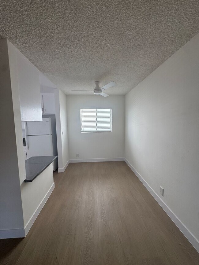Foto del edificio - 11816 Chandler Blvd