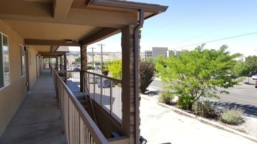 Building Photo - Pinon Bluffs Executive Suite Fully Furnished