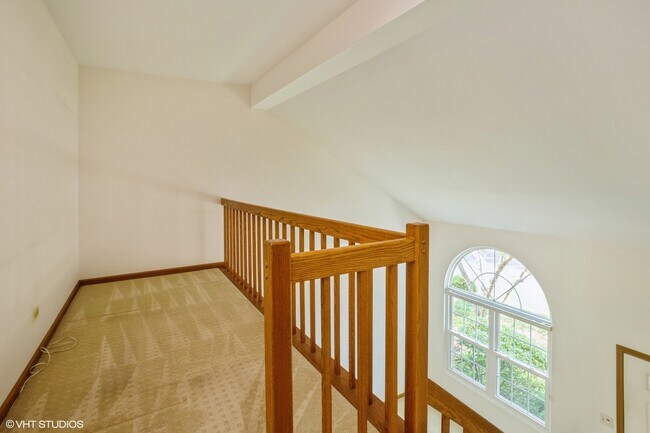 Building Photo - 325 Ascot Ln