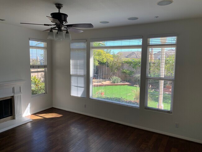 Foto del edificio - 6320 Merlin St