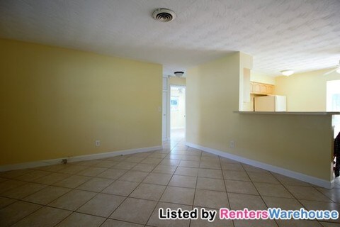 Building Photo - 4421 SW 33rd Ave