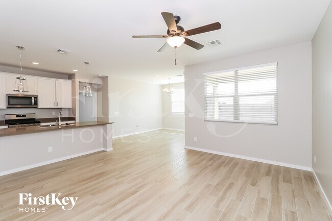 Foto del edificio - 10245 W Wood St