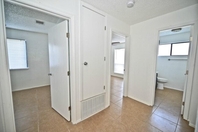 Building Photo - 1201 Westcott Dr