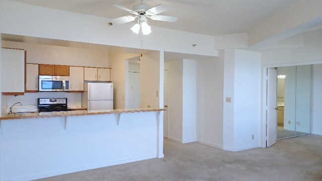 Foto del edificio - 6363 Christie Ave