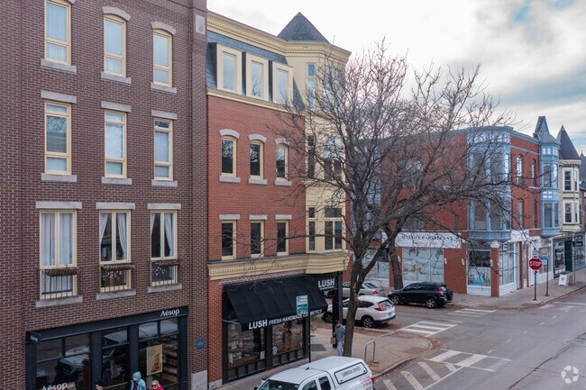 Building Photo - 859 W Armitage Ave