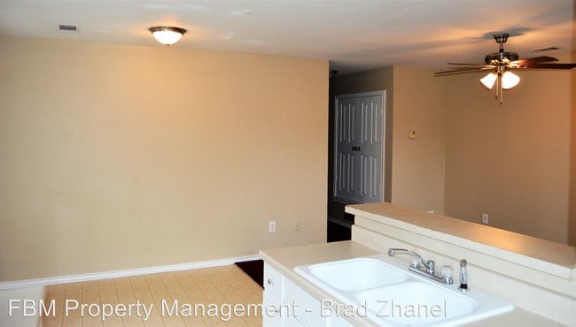 Building Photo - 209 W Lamar St