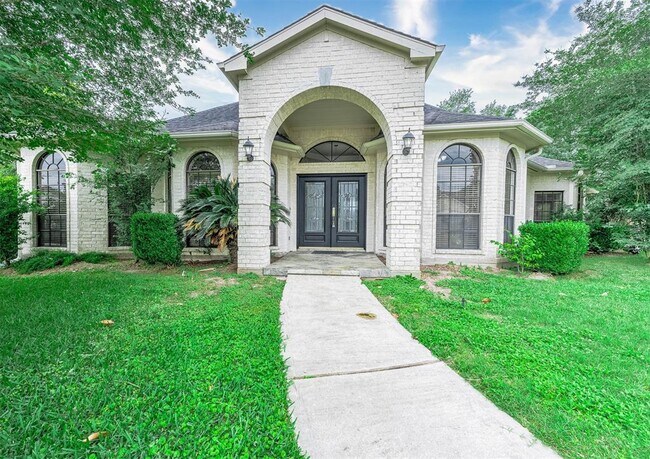 Building Photo - 8003 N Circle Dr