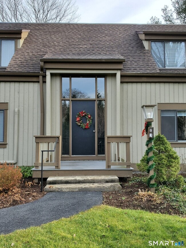 Building Photo - 434 Heritage Vlg