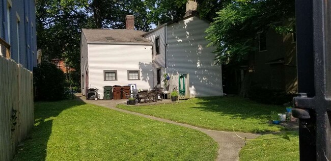 Building Photo - 528 Greenup St
