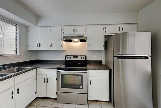 Building Photo - 8577 Parkside Dr