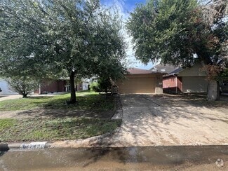 Building Photo - 7430 Village Lake Dr