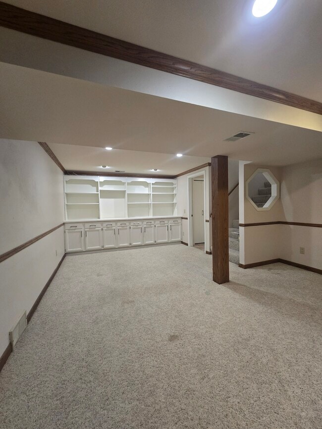 Building Photo - 828 Cedar Ct