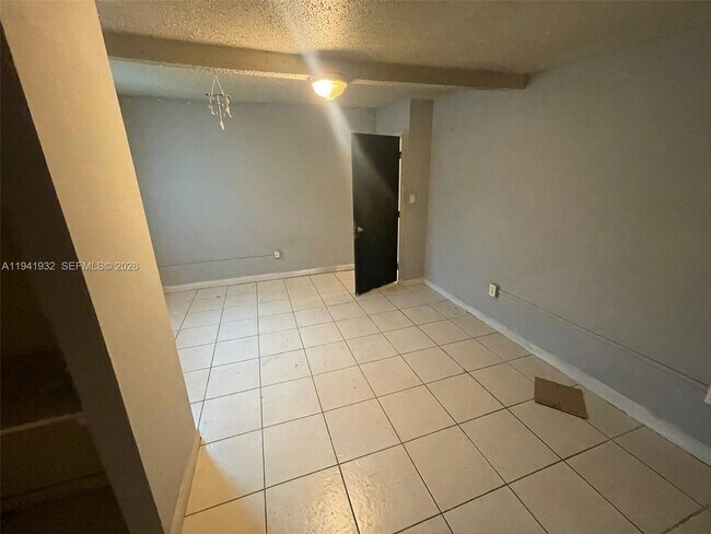 Foto del edificio - 1645 Lauderdale Manor Dr