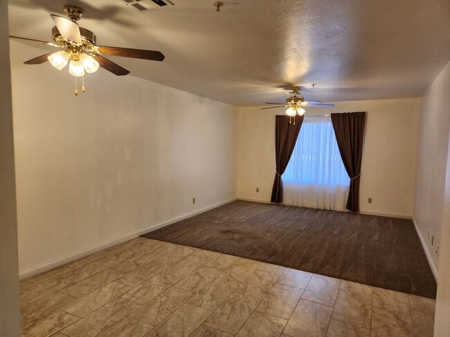 Building Photo - 2060 Mesquite Ln