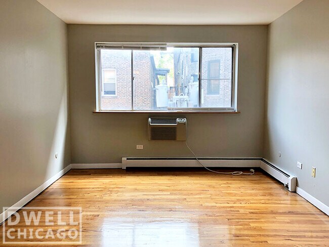 Building Photo - 541 W Belmont Ave