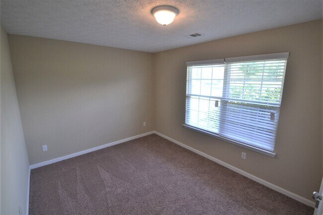 Building Photo - 205 Buckeye Trl