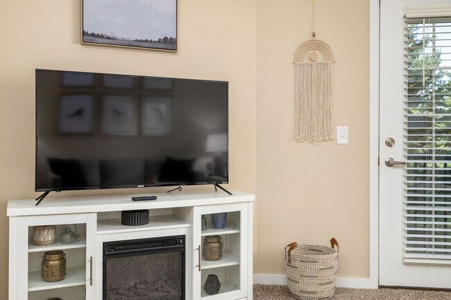 Building Photo - 5799 Fenimore Trail Dr W